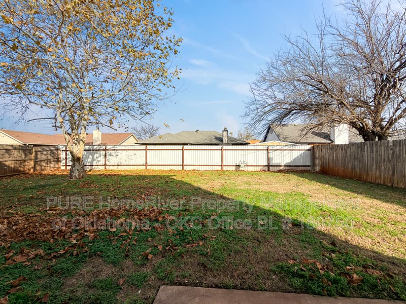 Moore House: 2113 NE 9th St