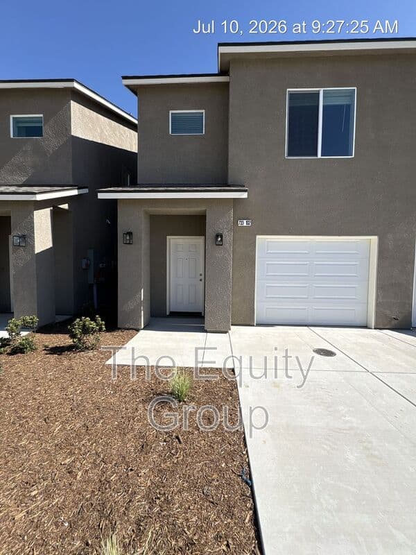 Visalia Condo: 733 S Pinkham