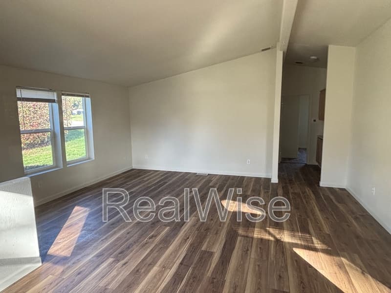 Winston House: 120 Woodland Dr