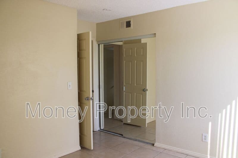 San Diego House: 1444 Honeysuckle Lane