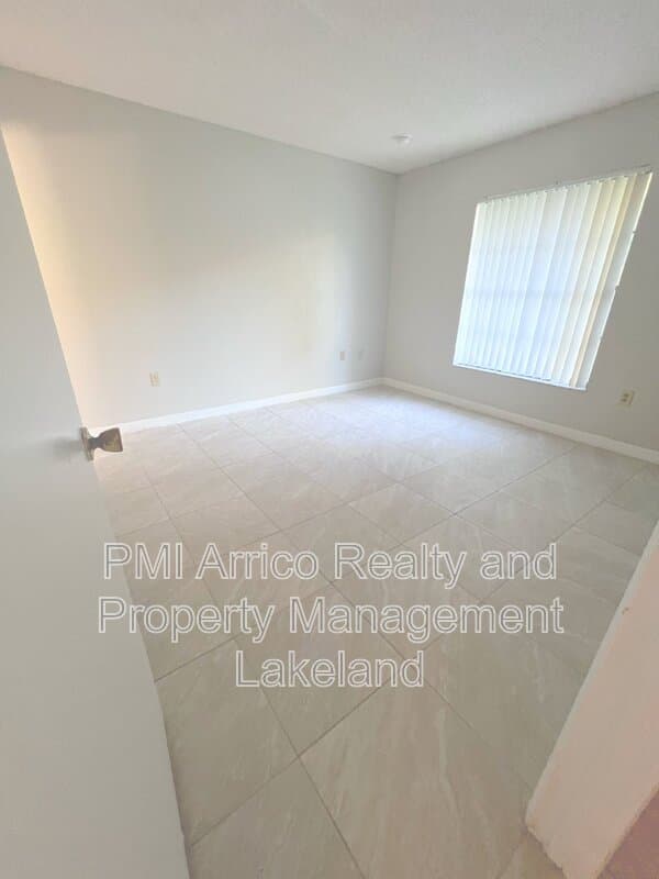 Bartow Condo: 265 Fleetwood Ave