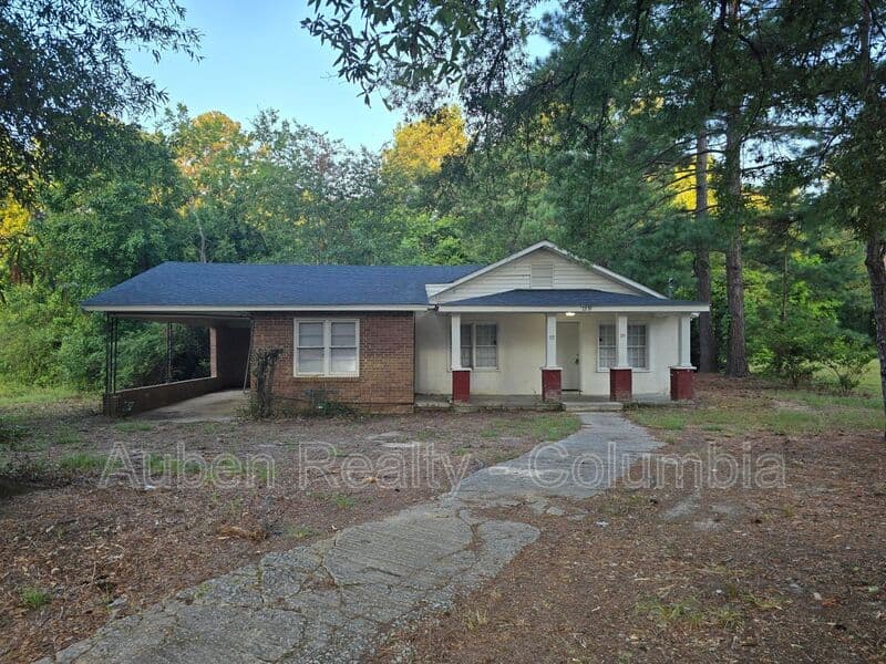 Columbia House: 1339 Blue Ridge Terrace
