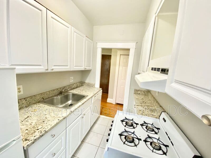 Washington Condo: 2410 20th St, NW