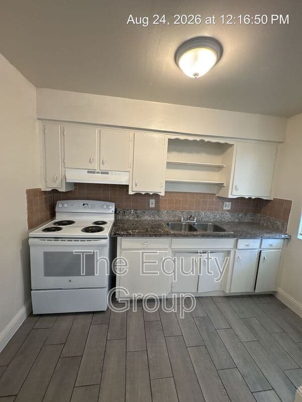Tulare Condo: 352 S Blackstone St