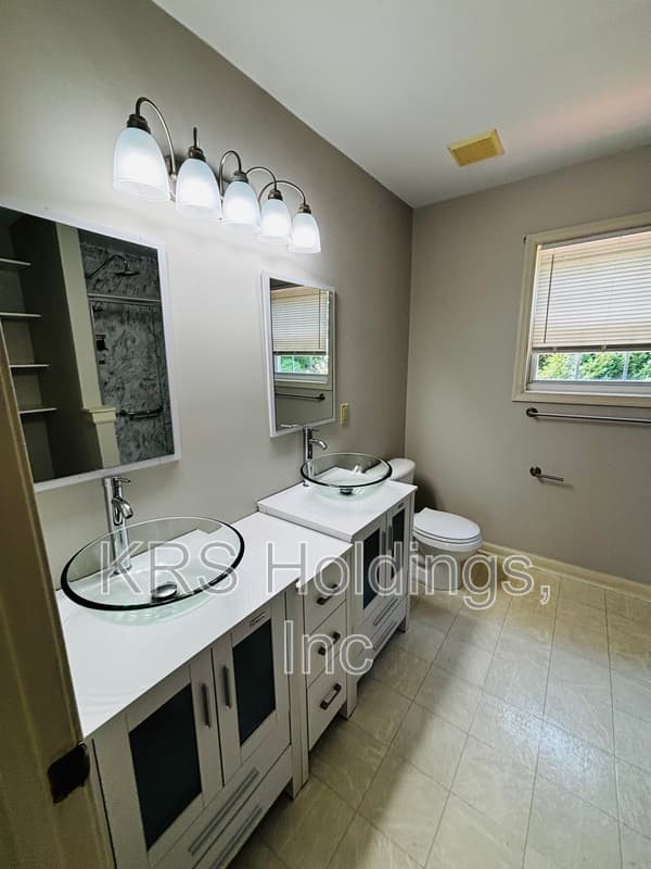 Chester House: 15012 Pine Vista Ln