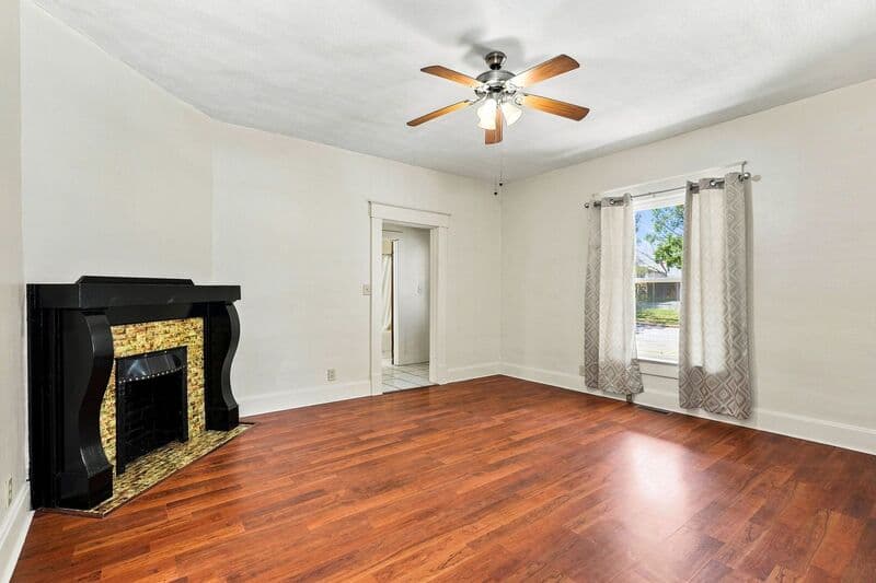 London House: 67-67 1/2 W Fourth St