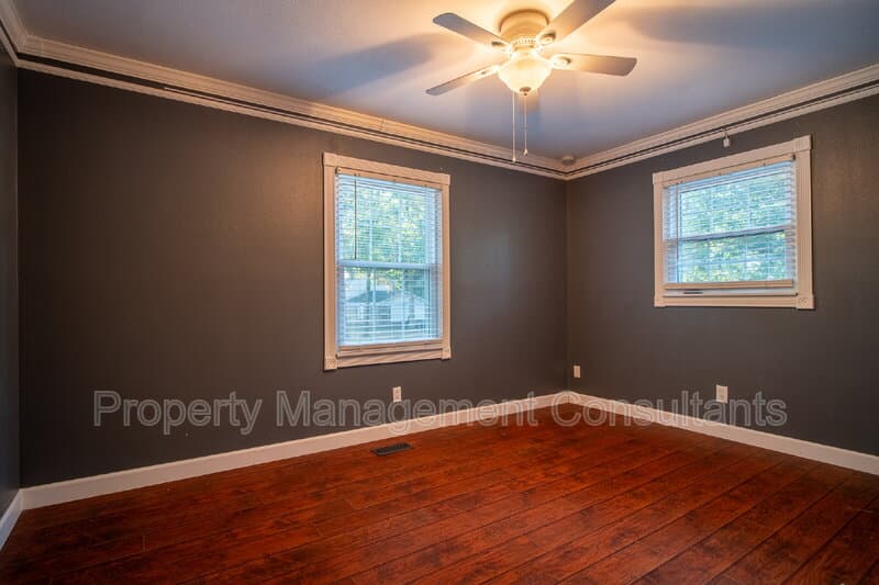 Huntsville House: 6604 Willow Ridge Road Northwest