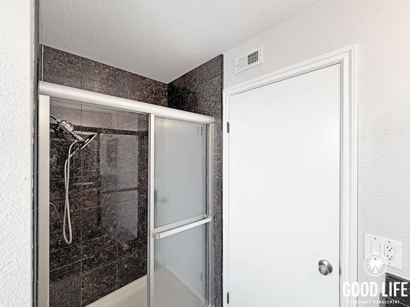 La Jolla Townhome: 8013 Caminito Gianna