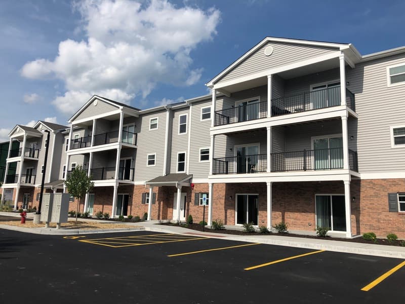 East Dundee Condo: 811 E Main St