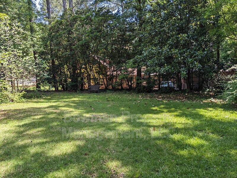Athens House: 115 Davis Estates Rd