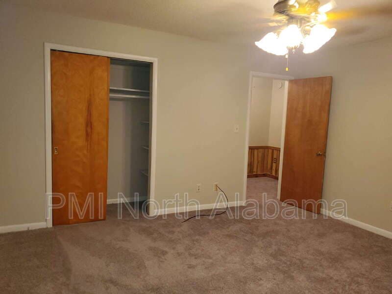 Huntsville House: 3017 Deerfield Rd NW