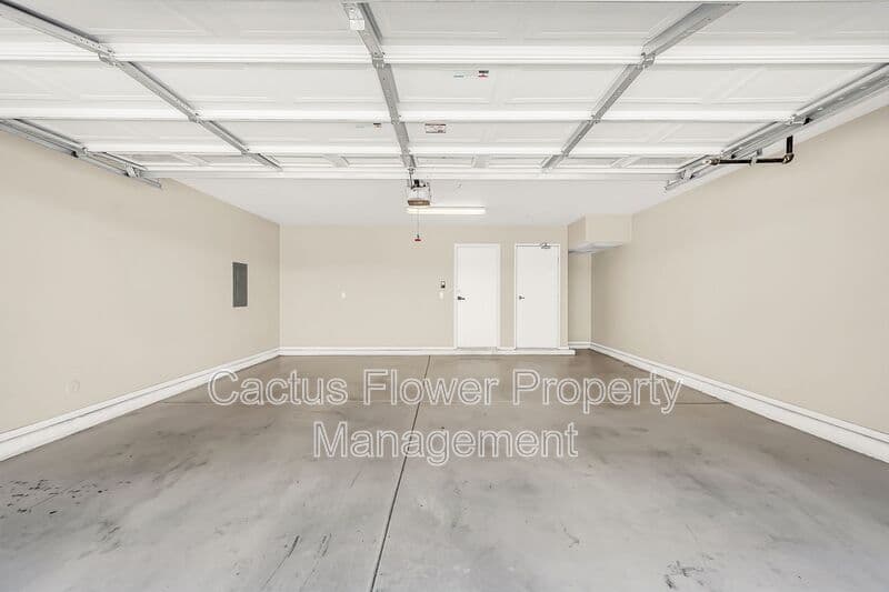 Tempe House: 280 S Evergreen Rd