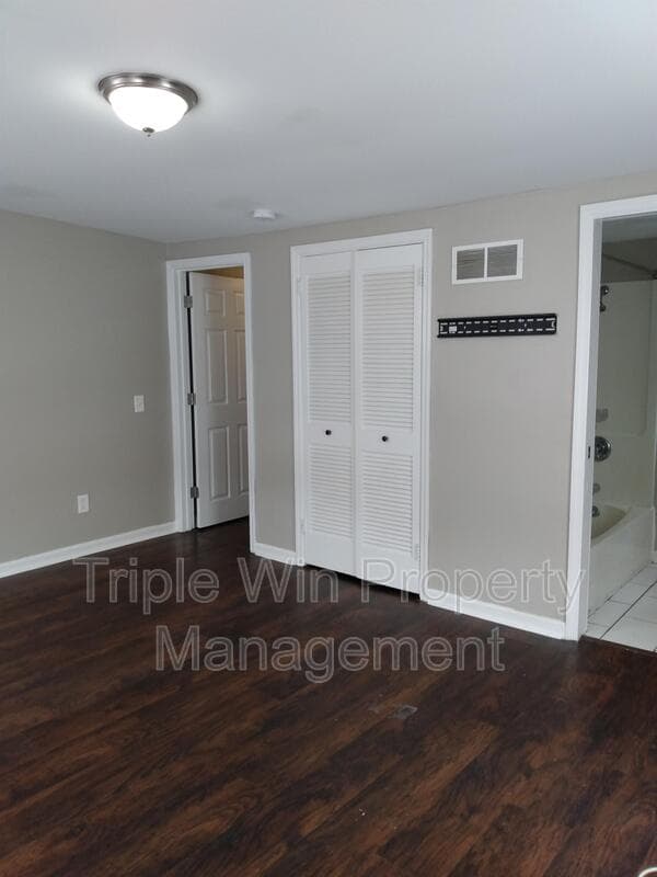 St. Louis House: 236 Wachtel Ave