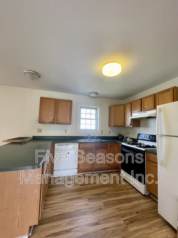 Burlington Condo: 85 Manhattan Drive - 2