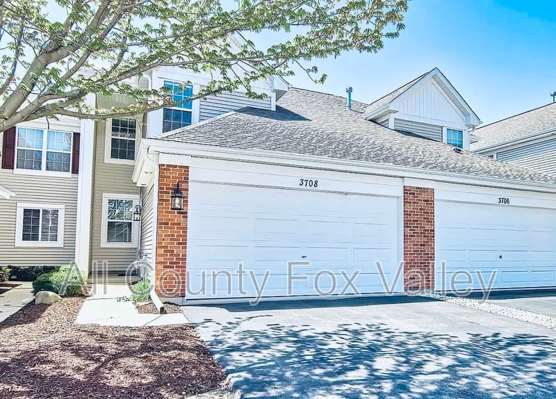 Johnsburg Townhome: 3708 Monica Lane #3