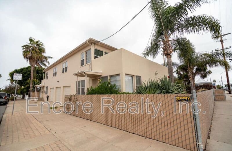 San Diego House: 2168 Bacon St