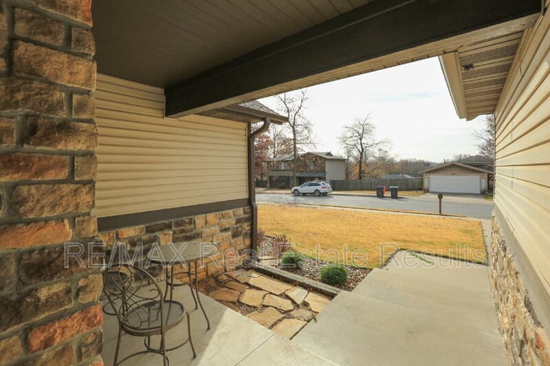 Cave Springs House: 1000 Peak St