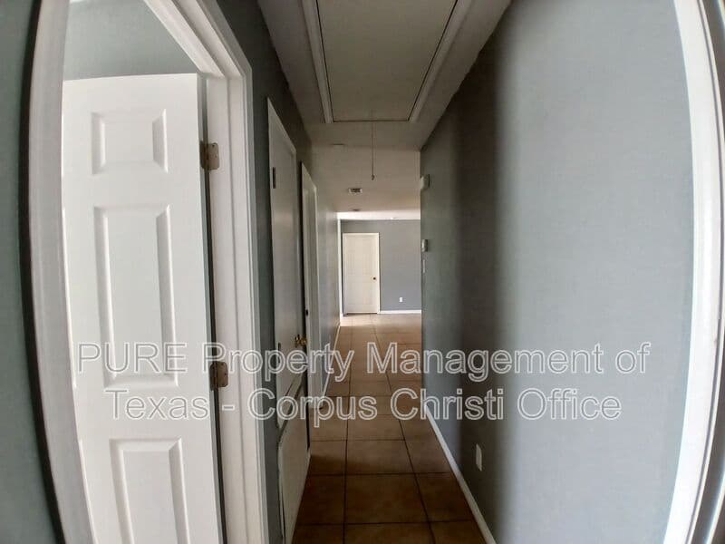 Corpus Christi House: 1941 Sunnycrest St