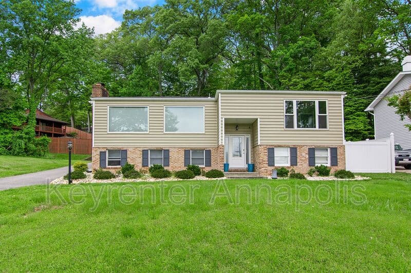 Crownsville House: 840 Valentine View