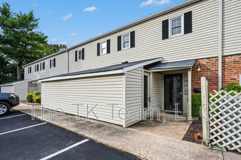 Charlotte Condo: 5945 Quail Hollow Road