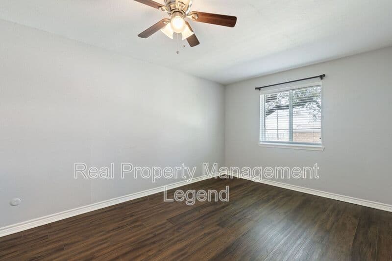 Dallas House: 6646 E Lovers Lane