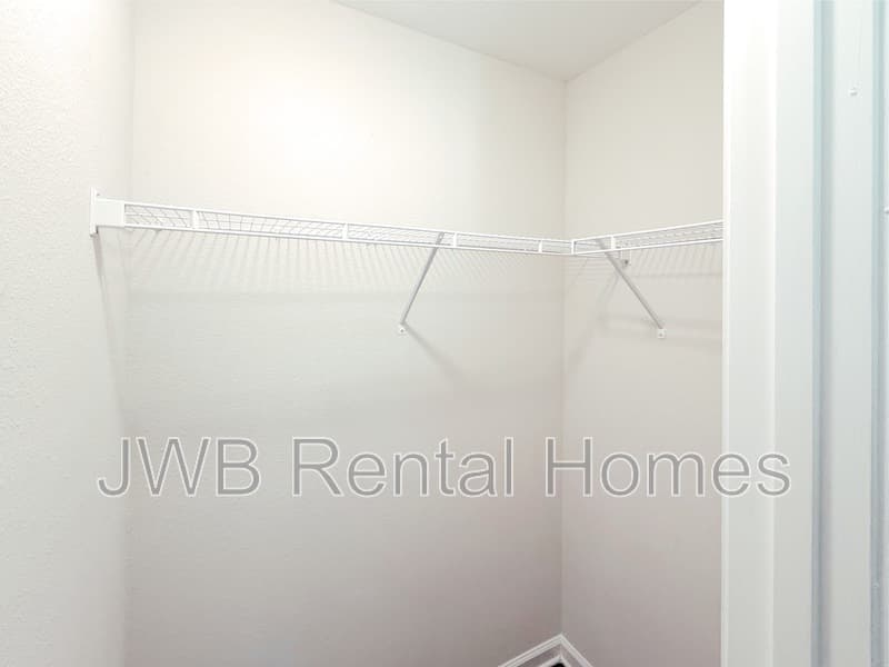 Jacksonville House: 6704 Elwood Ave