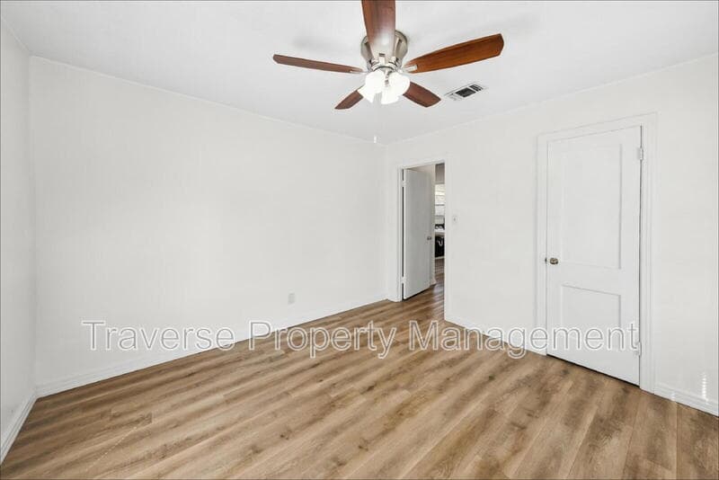 Haltom City House: 5025 Catalpa St