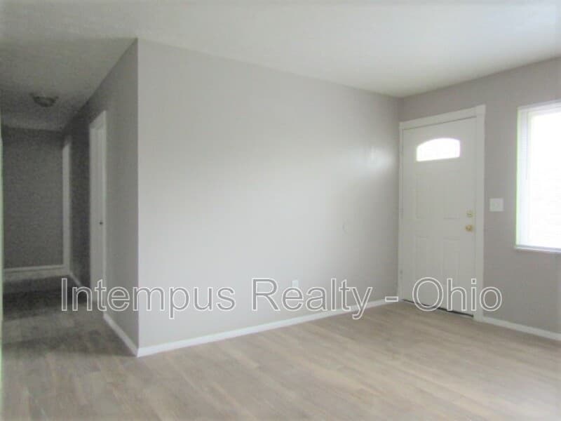 Cincinnati House: 6941 Gracely Dr
