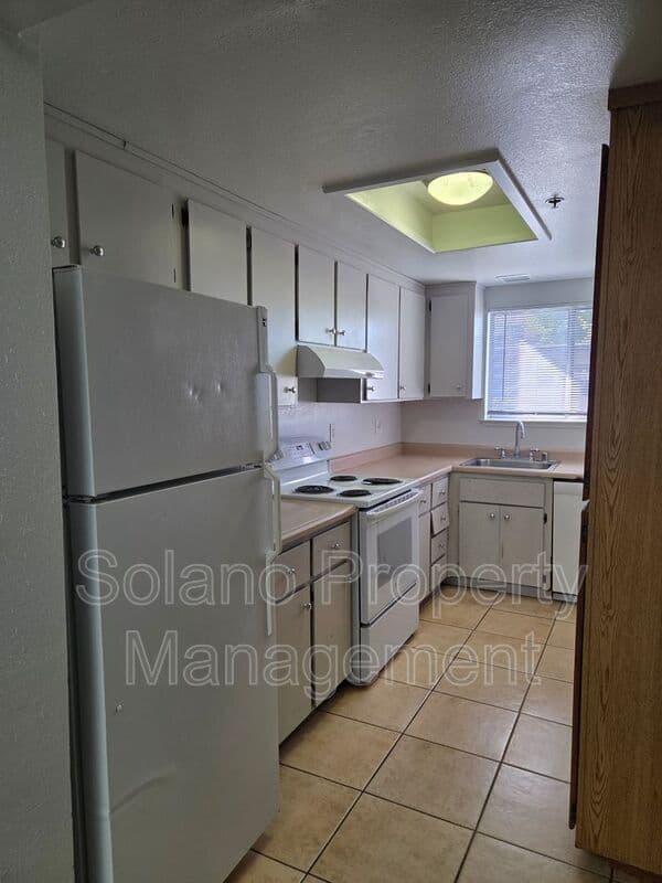 Fairfield Condo: 1941 Grande Cir.