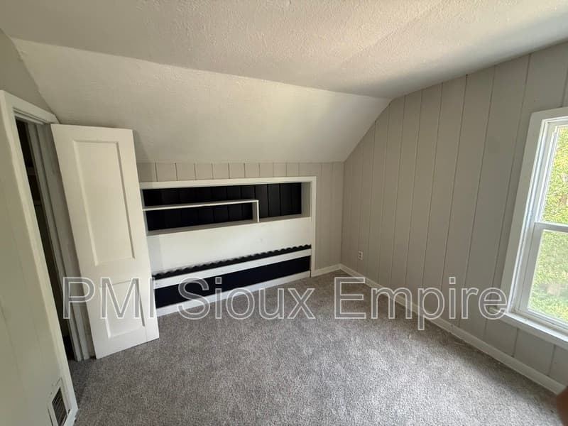 Sioux Falls House: 918 w 10th st
