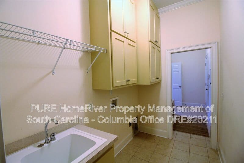 Columbia House: 395 Highland Point Drive