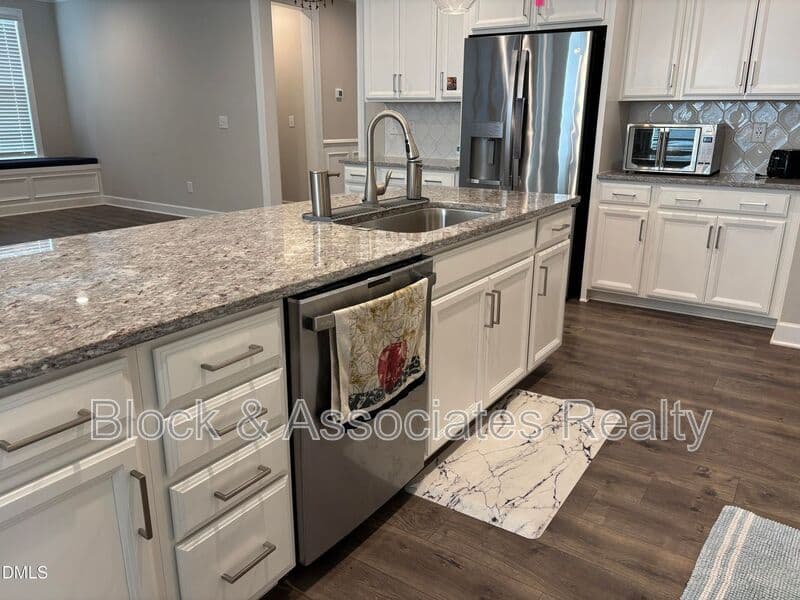 Wake Forest House: 2020 Edens Ridge