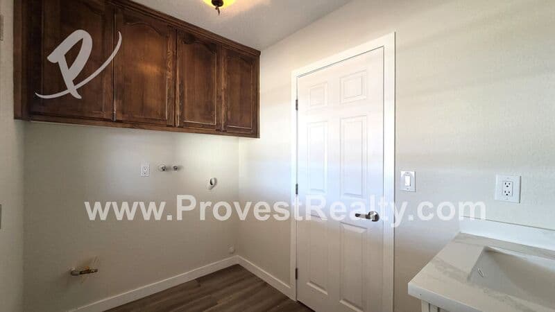 Hesperia House: 8305 Topaz Ave