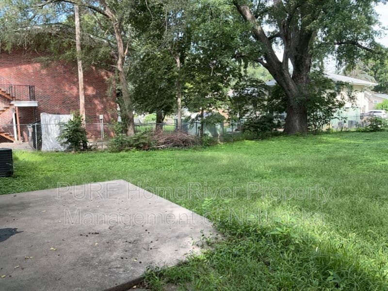 Omaha House: 5236 Ames Ave