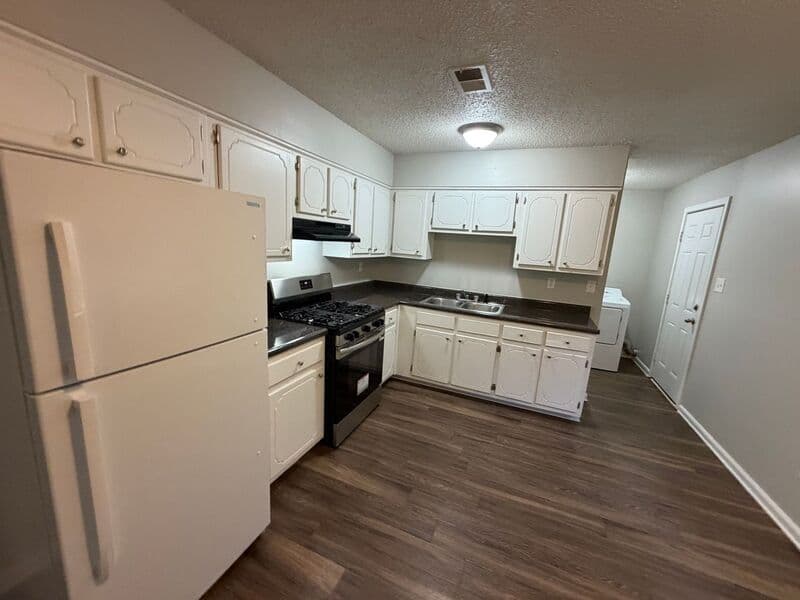 Horn Lake House: 5870 Jackson Dr