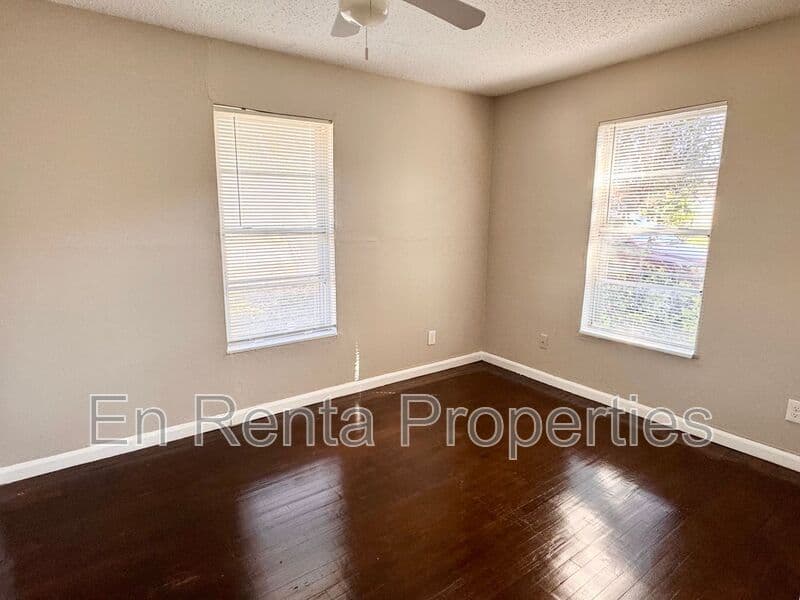 Fort Worth House: 6037 Graham St.
