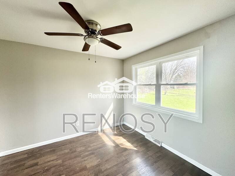 Des Moines House: 4924 Madison Ave