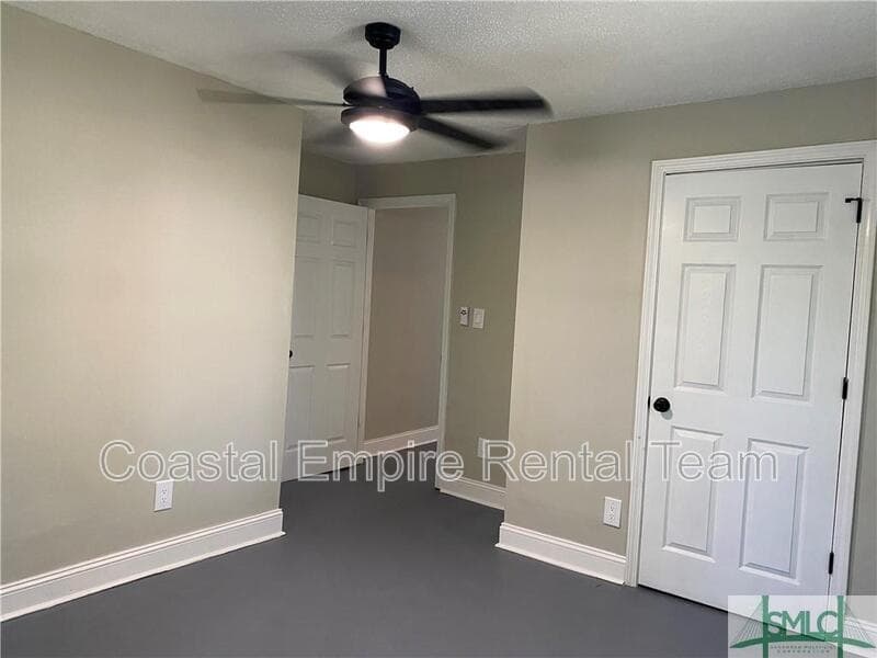 Savannah Condo: 1000 West 53rd Street - Lower Unit