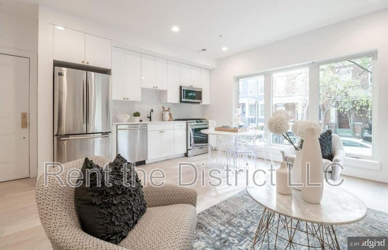 Washington Condo: 1415 Oak Street NW