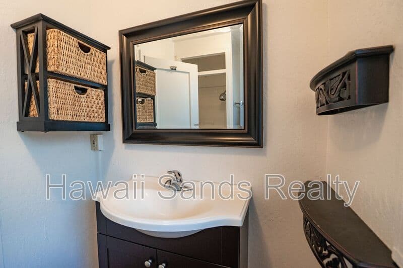 Honolulu House: 908 Kinau Street