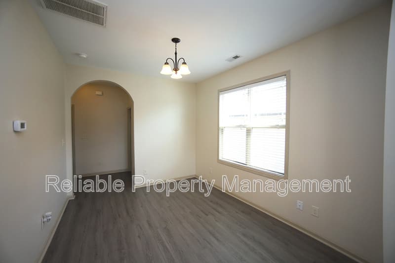 Clayton House: 198 Balboa Parkway