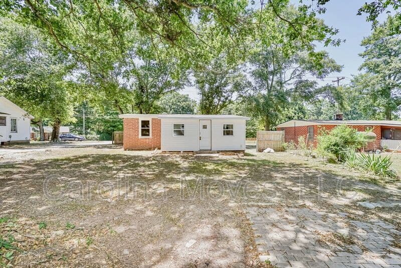Taylors House: 205 Brushy Creek Road