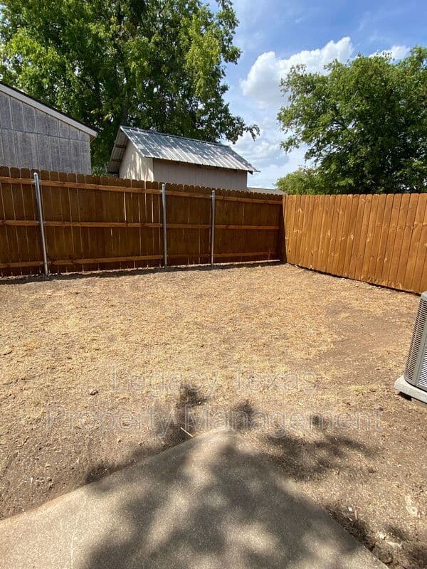 Cleburne Condo: 1302 Berry Dr