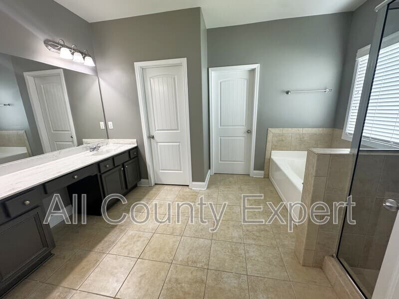 Cumming House: 4215 Hopewell Manor Drive