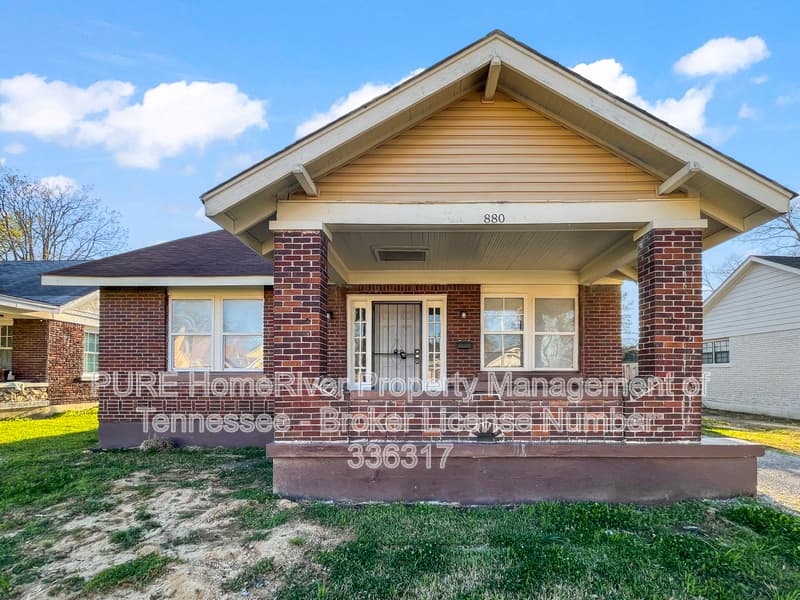 Memphis House: 880 N Watkins St