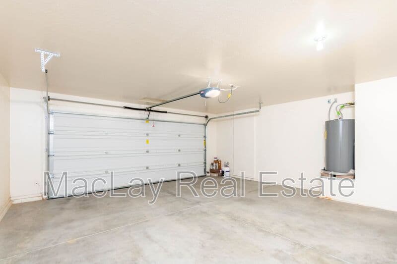Glendale House: 7265 W Glenn Dr