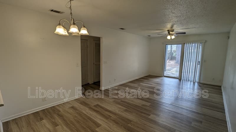 Hinesville House: 910 Brett Dr