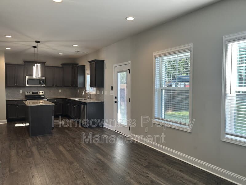 Raeford House: 143 Cromwell Court