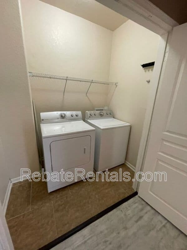 Jacksonville Condo: 8290 Gate Parkway W