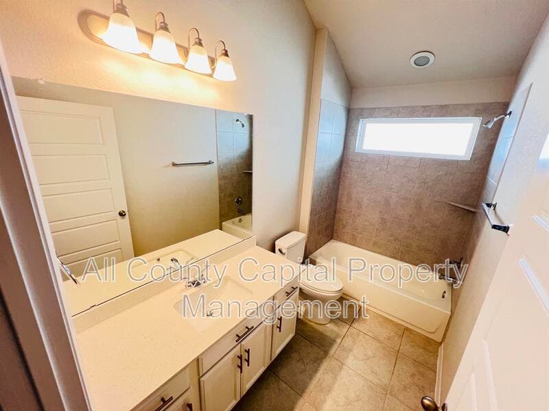 Georgetown House: 201 Oakstone Dr
